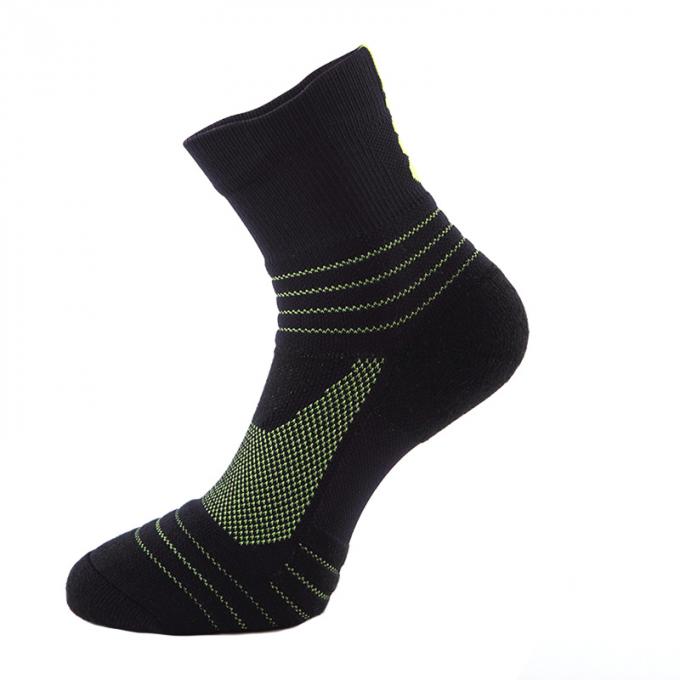 Gemütliche Mannschaft trifft breathable Sportbasketballsocken im Freien Customize zugelassen Männer hart