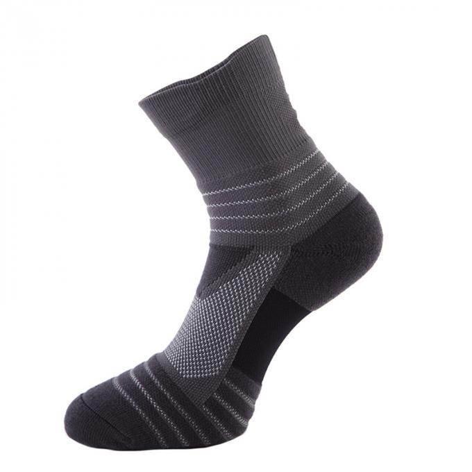 Gemütliche Mannschaft trifft breathable Sportbasketballsocken im Freien Customize zugelassen Männer hart
