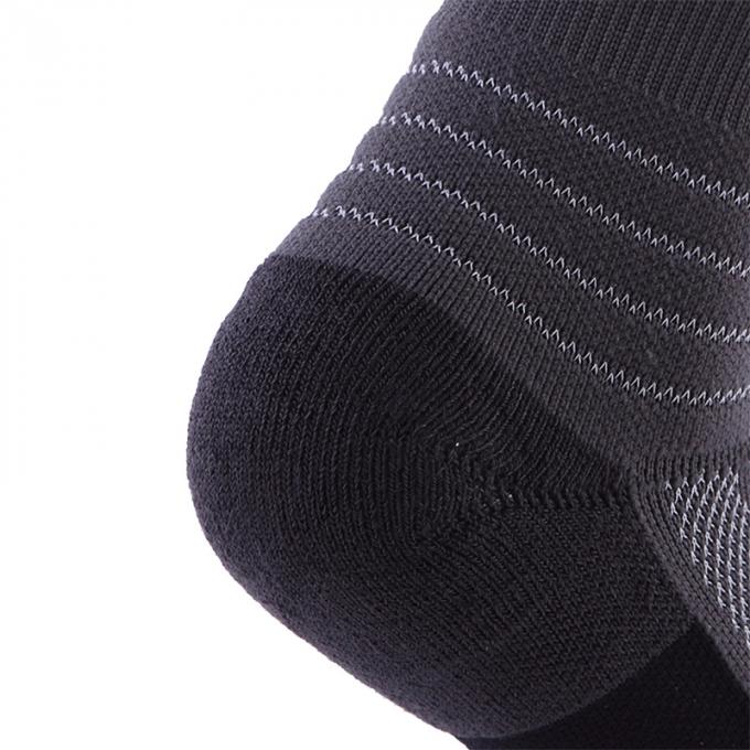 Gemütliche Mannschaft trifft breathable Sportbasketballsocken im Freien Customize zugelassen Männer hart