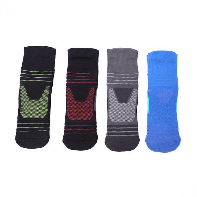 Gemütliche Mannschaft trifft breathable Sportbasketballsocken im Freien Customize zugelassen Männer hart